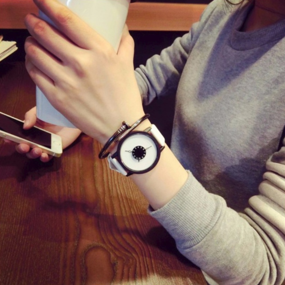 NEW Creative Unisex Leather Strap Quartz Watch - Picture 6 of 7